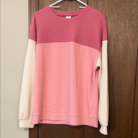 Wiholl Tops - Wiholl Chic Colorblock Sweatshirt in Pink and Cream